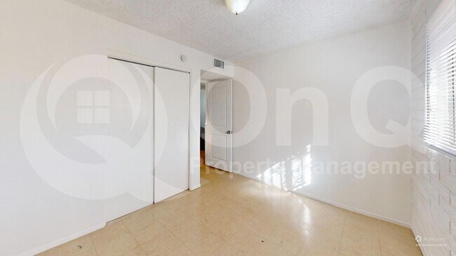 Building Photo - 872 W Glenn St