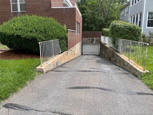 Building Photo - 787 Farmington Ave