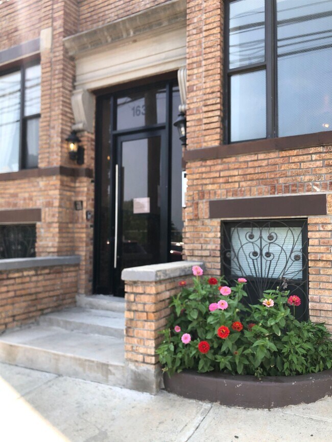 Primary Photo - 163 Baldwin Ave