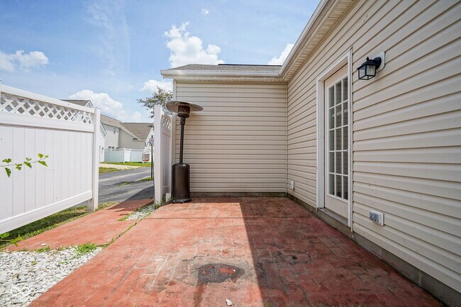 Building Photo - 952 Helston Ave