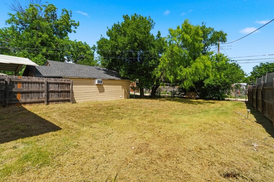 Building Photo - 1317 Peach St