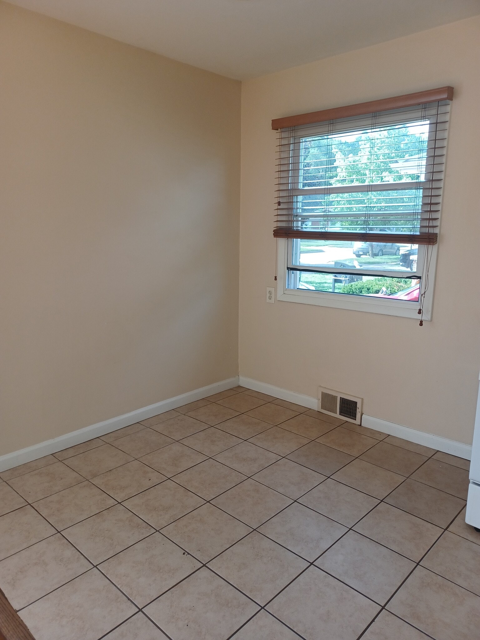 Building Photo - 2285 Stieber St