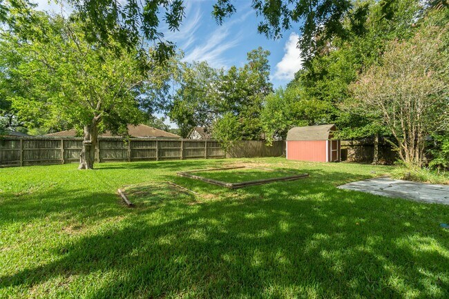 Building Photo - 2119 Williamsburg Ct S