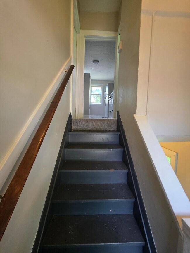 Building Photo - 126 Dawes Ave