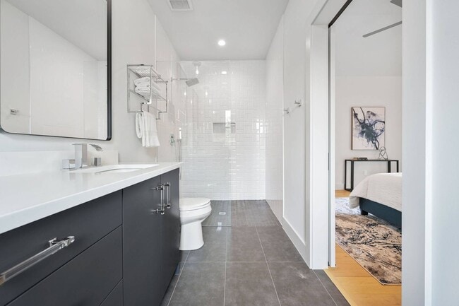 Building Photo - Premium Central Austin New Construction