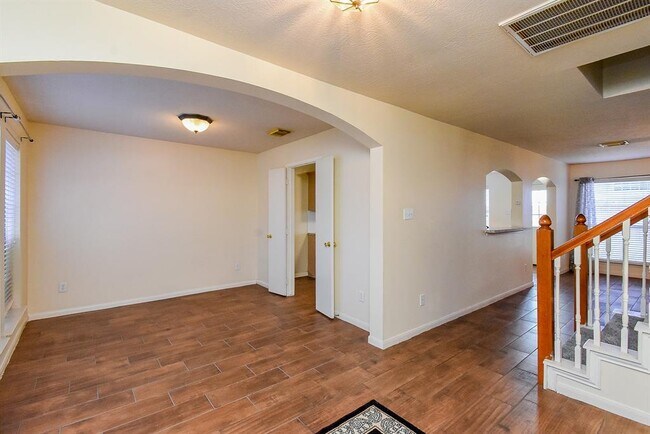 Building Photo - 11703 Pedernales Falls Ln