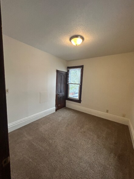 Building Photo - 231 S Prairie Ave