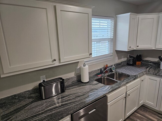 Building Photo - Cute New Construction Wilmington Ranch