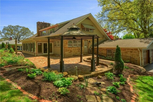 Building Photo - 2 Davidson Dr