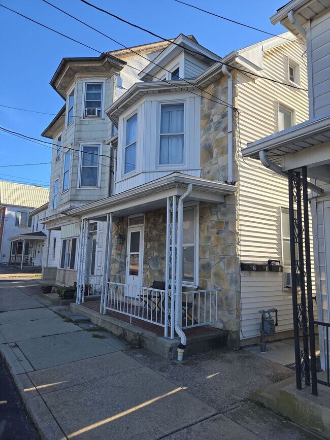 Building Photo - 115 S Potomac St