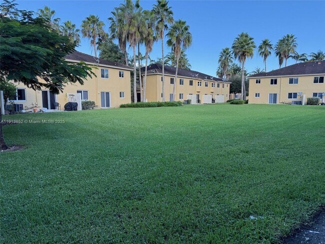 Building Photo - 930 NE 34th Ave