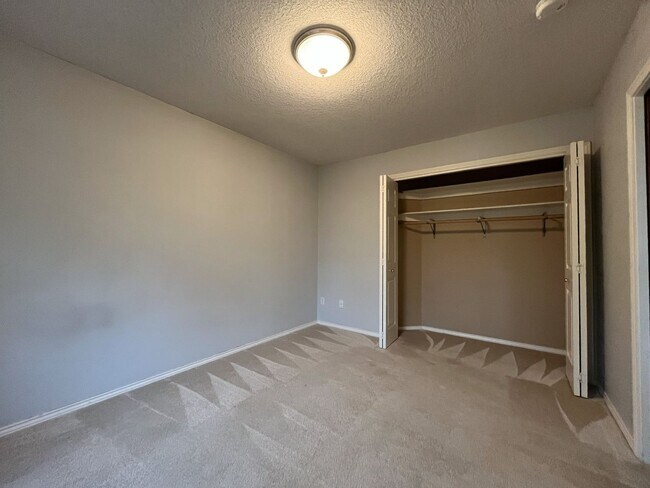 Building Photo - Elegant Home Offering Open Living Spaces, Spacious Primary Suite, and Nature-Inspired Yard