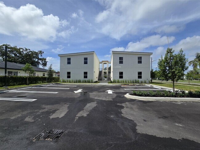 Building Photo - 511 SW 1st Ave