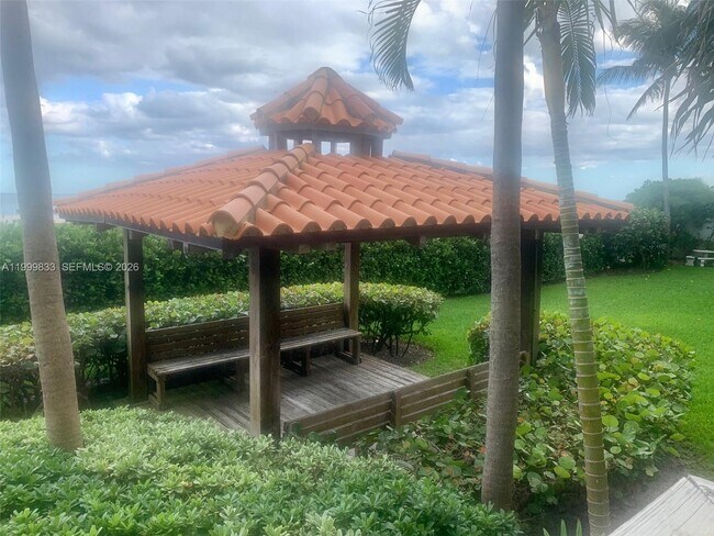 Building Photo - 5757 Collins Ave