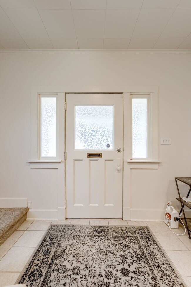 Building Photo - Blackstone Duplex