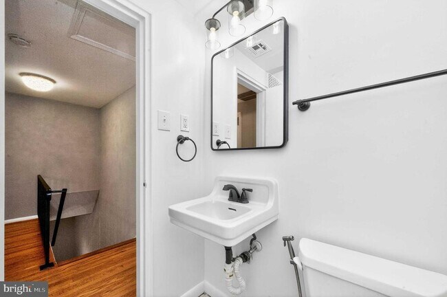 Building Photo - 8 Kennedy St