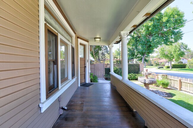 Building Photo - Old Towne Classic