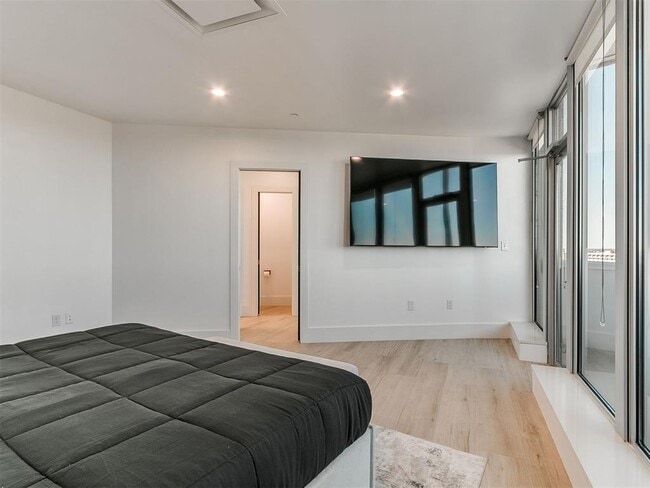 Building Photo - 5900 Mosteller Dr