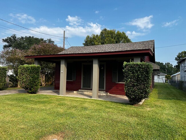 Building Photo - Four Bedroom, Two Bathroom , House Near UL , with Lawncare MOVE IN SPECIAL!!!!