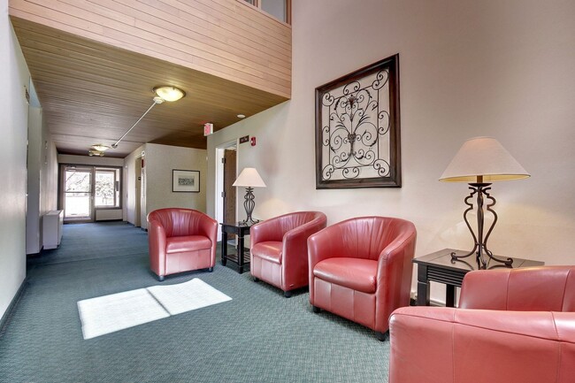 Building Photo - Cedarwood Condos - Cable, Internet & Under...