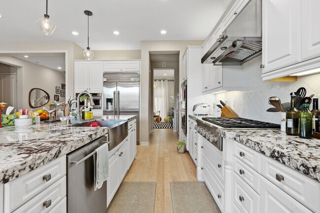 Building Photo - Beautiful 5 bedroom home in Heart of Carme...