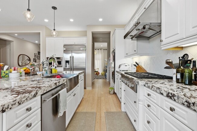 Building Photo - Beautiful 5 bedroom home in Heart of Carmel Valley