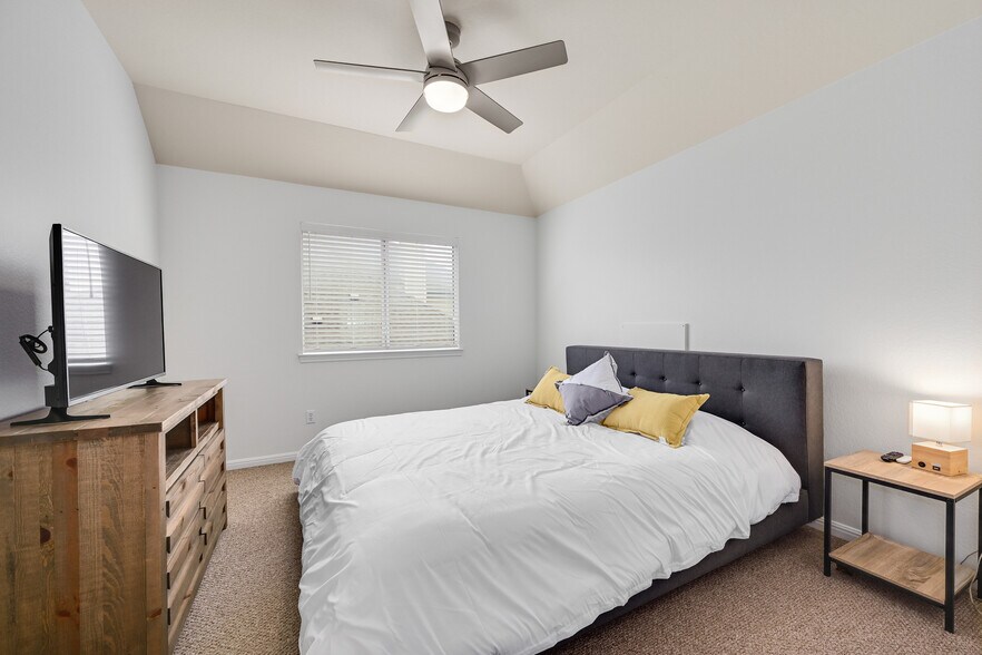 Building Photo - 2505 Lovett Ln