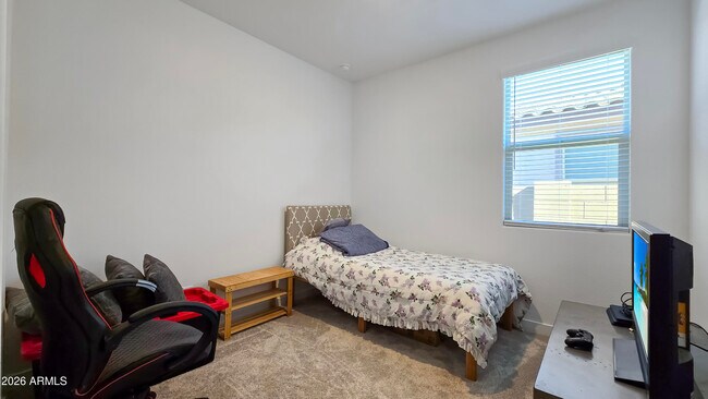 Building Photo - 16839 W Evergreen Rd