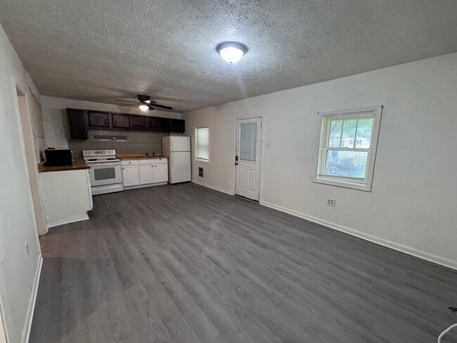 Building Photo - 922 S 27th St