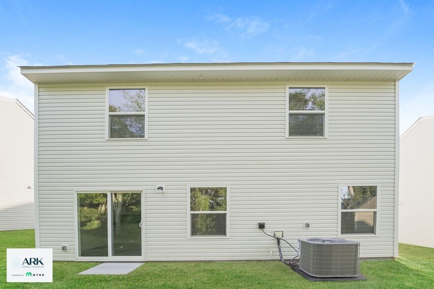 Building Photo - 2106 Southlea Dr