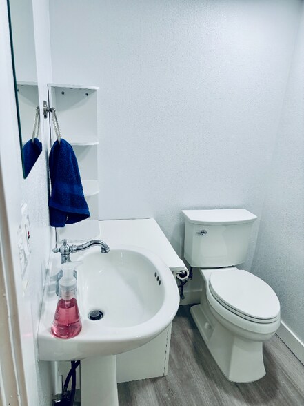 Building Photo - 13623 8th Ave SW