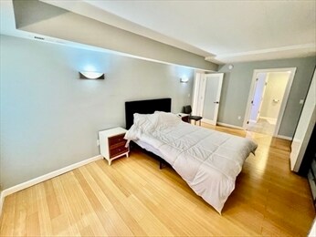 Building Photo - 57 Broadlawn Park