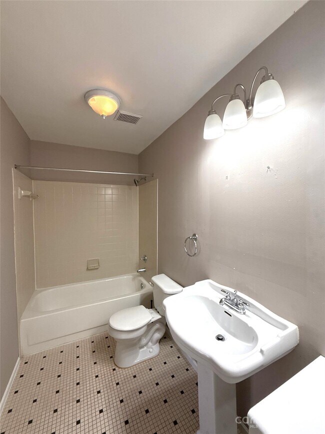 Building Photo - 2518 Cranbrook Ln