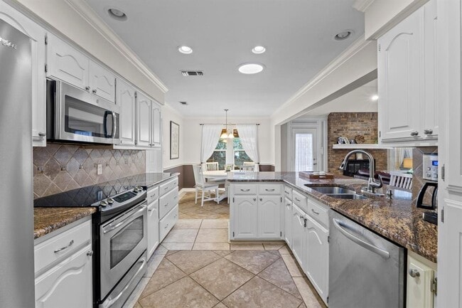 Building Photo - 10701 Leafwood Ln