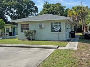 Building Photo - 810 Palm Bluff St