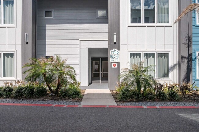Building Photo - 7740 Sandy Ridge Dr