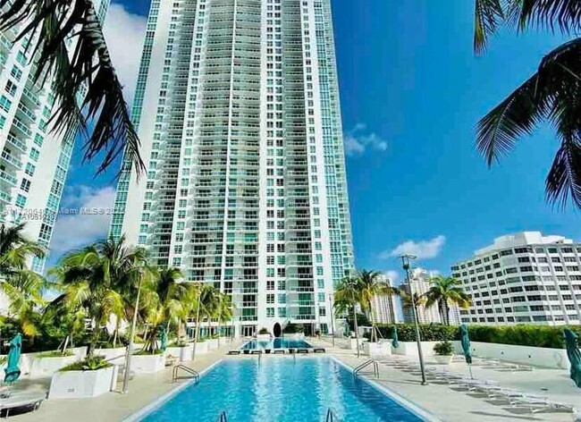 Primary Photo - 950 Brickell Bay Dr