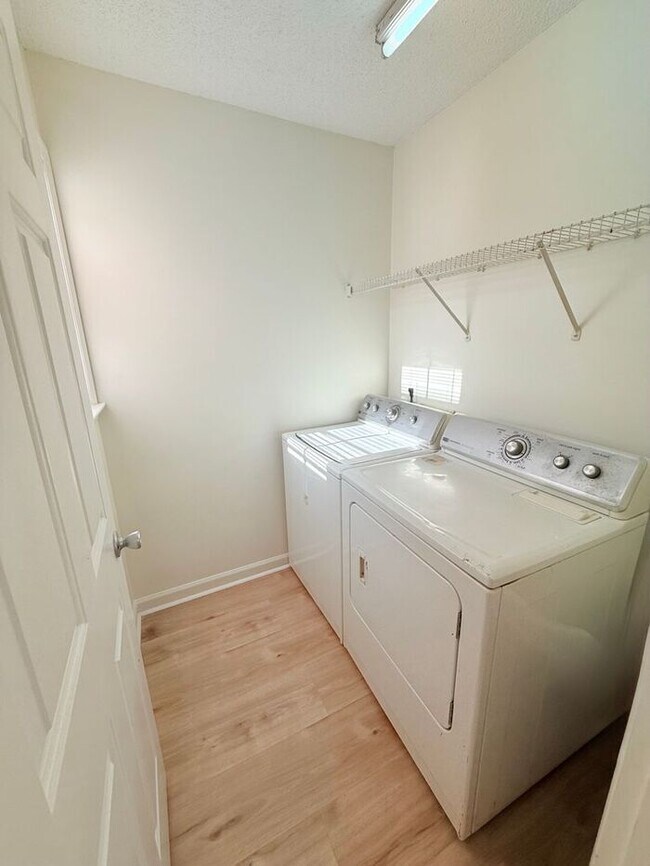 Building Photo - 1529 Crag Burn Ln