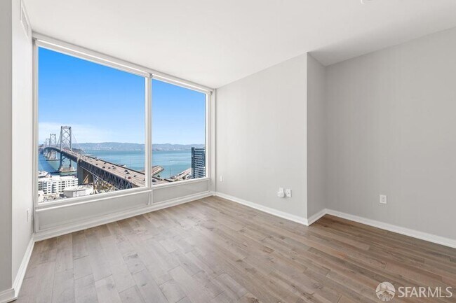 Building Photo - 425 1st St