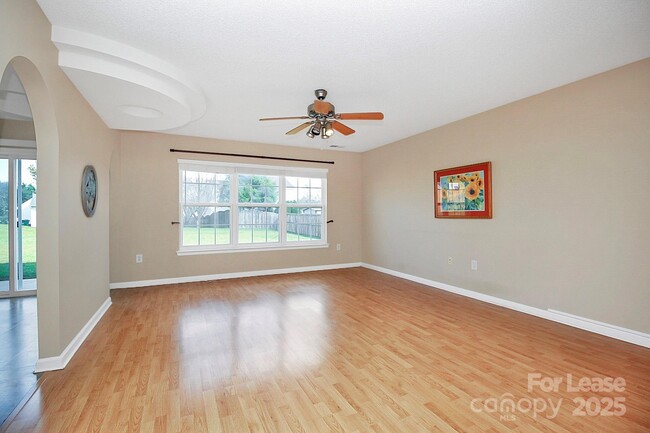 Building Photo - 7115 Simbrah Way