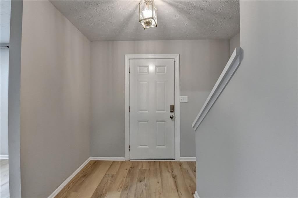 Building Photo - 3876 Meadow Creek Dr