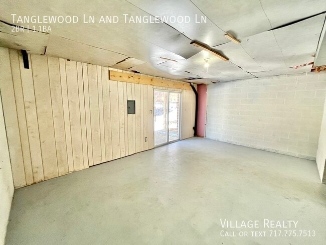 Building Photo - 442 Tanglewood Ln
