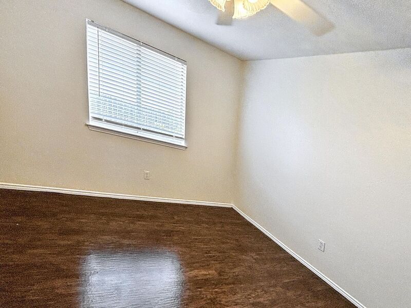 Building Photo - 1502 Sundance Dr