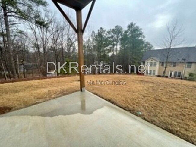 Building Photo - 944 Hewitt Dr SE