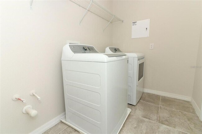 Building Photo - 3557 Brighton Park Cir