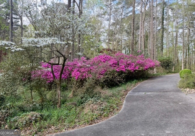 Building Photo - 507 Bridlepath Ln