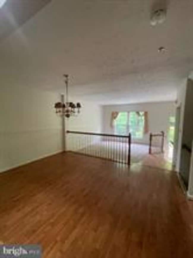 Building Photo - SPACIOUS TH IN OLNEY