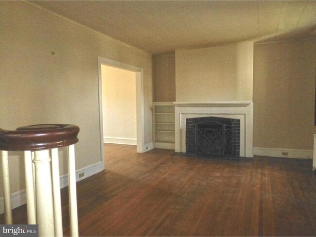 Building Photo - 209 S 7th Ave