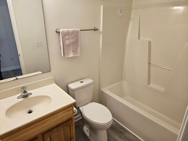 Building Photo - 3 bedroom, 2 bath home in the Neighborhoods of Holly Ridge Community