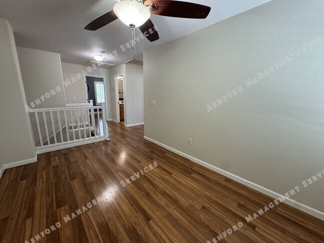 Building Photo - Contemporary Phoenix Living – Spacious 3BR...